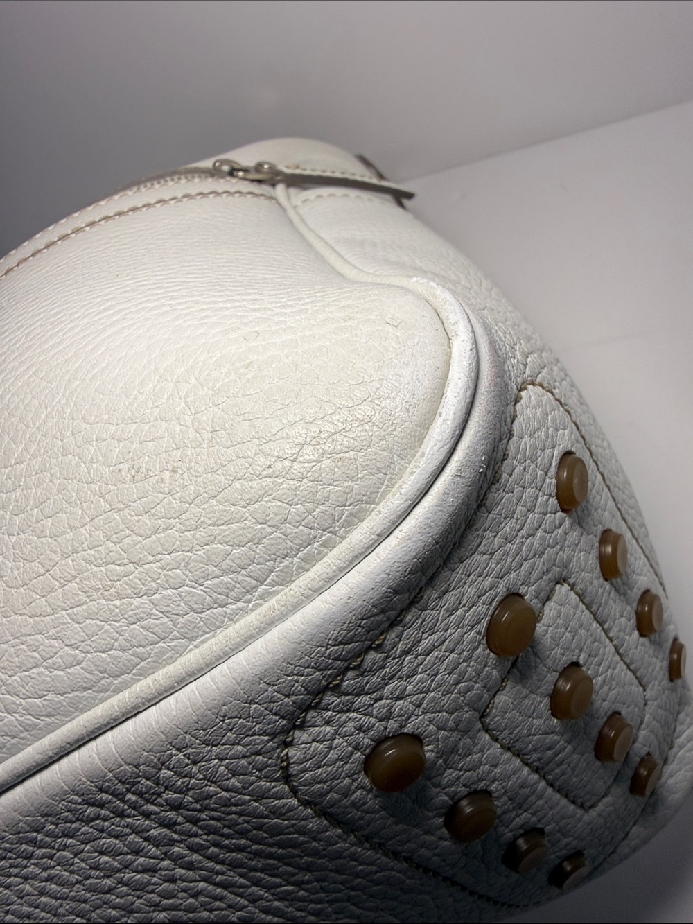 TOD’S White Pebbled Leather Shoulder Bag - Picture 11 of 13